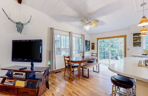 Joseph House | Charming riverfront home with fireplace, patio, grill, & full kitchen