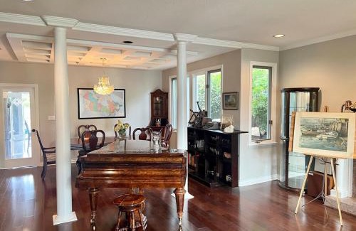 Dunbar Villa | Charming Riverside Villa - Golf - Airport - UBC