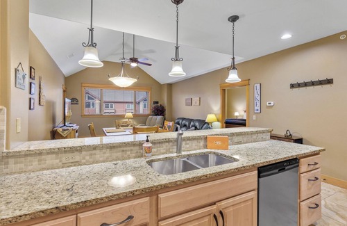 Coeur d'Alene Condo | Charming Riverstone Condo – Walk to Shops & Dining