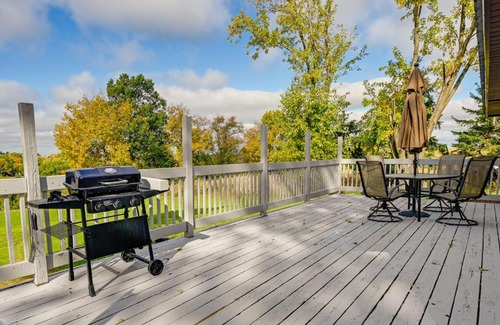Mindoro House | Charming Rockland Retreat with Deck and Grill!