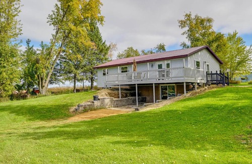 Mindoro House | Charming Rockland Retreat with Deck and Grill!