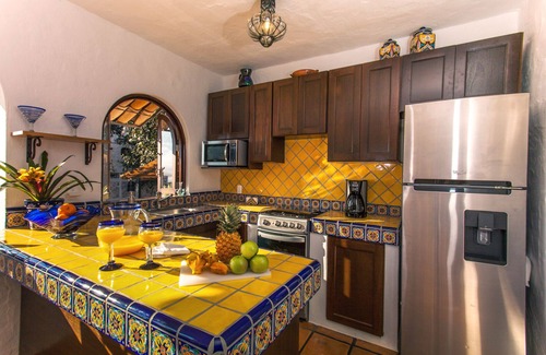 Romantic Zone Condo | Charming Romantica Zone condo-ocean and mountain views-minutes from the beach!