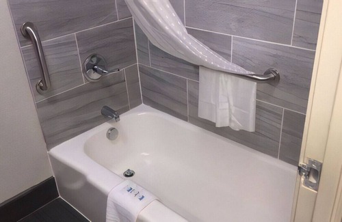 Waldron House | Charming Room for Romantic Getaway! W/ Balcony