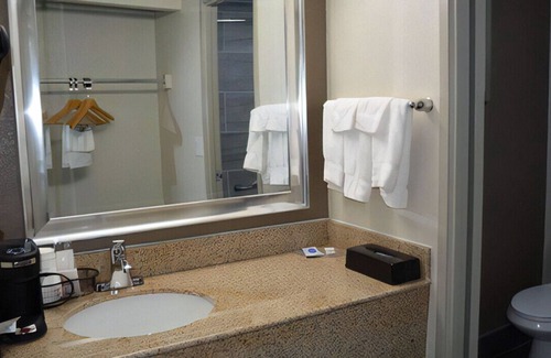 Waldron House | Charming Room for Romantic Getaway! W/ Balcony