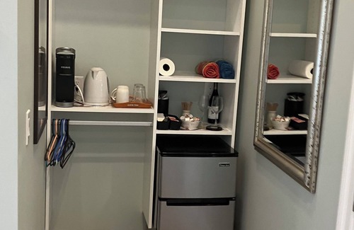 Country Club Estates Apartment | Charming Room in Downtown Rehoboth Beach