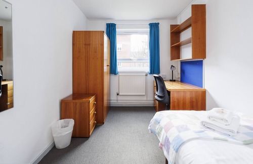Bramcote Apartment | Charming Room Near Highfields Park
