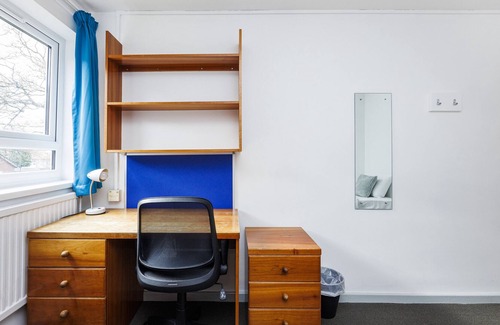 Bramcote Apartment | Charming Room Near Highfields Park