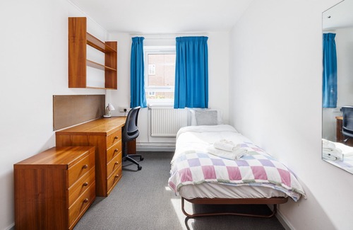Bramcote Apartment | Charming Room Near Highfields Park
