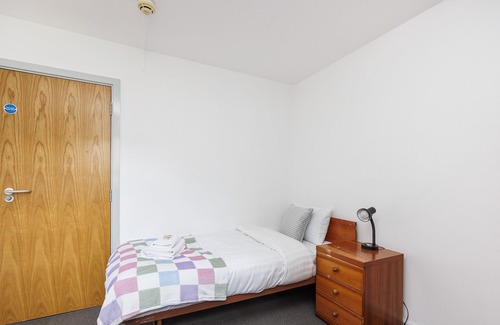 Bramcote Apartment | Charming Room Near Highfields Park