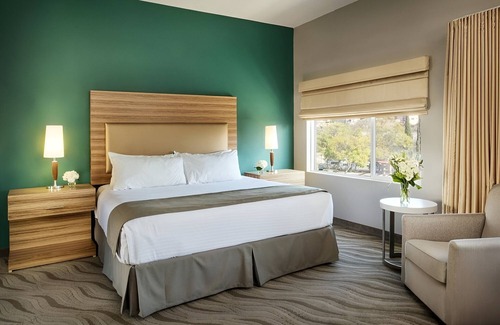Little Italy Hotel | Charming Room Perfect for Art Enthusiasts Visiting Little Italy | 4 Units