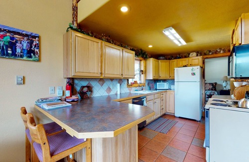South Fork Cabin | Charming rural cabin w/mountain views, sauna, and deck - close to Rio Grande