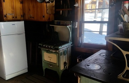 Ely Cabin | Charming Rustic Off-Road/Off-Grid Log Cabins on BWCA Wilderness Lake!
