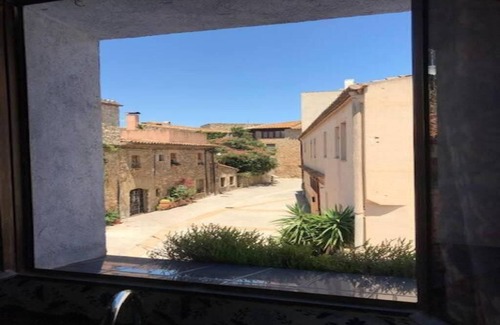 La Tallada d'Emporda Apartment | Charming studio in welcoming La Tallada d'Empordà with AC, WiFi