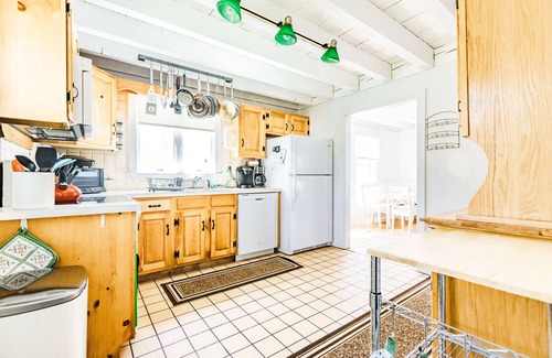 Katama House | Charming Saltbox near Town/Beach - AC and Linens View calendar