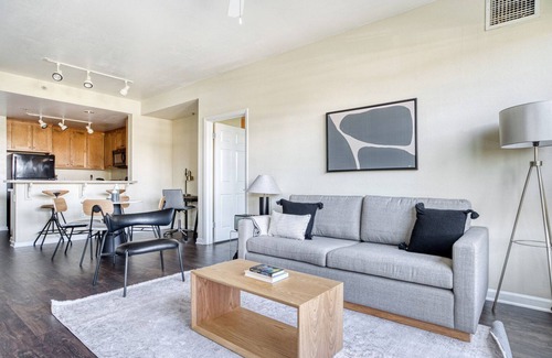 San Bruno Apartment | Charming San Bruno 2BR w/ Pool, W/D, Gym, walk to YouTube, by Blueground