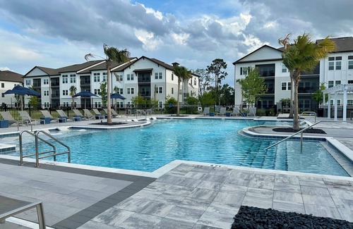 Sanford Apartment | Charming Sanford 2BR - Your Comfortable Home with WiFi & Fitness Room