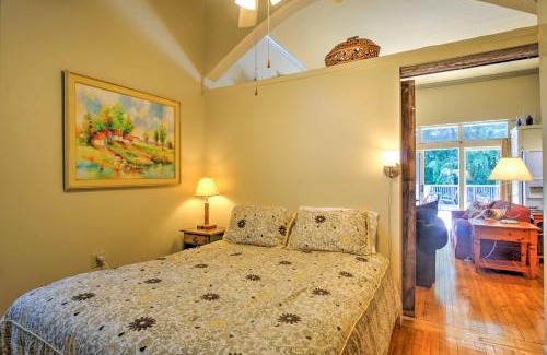 Saugatuck Apartment | Charming Saugatuck Condo with Private Deck and Grill!