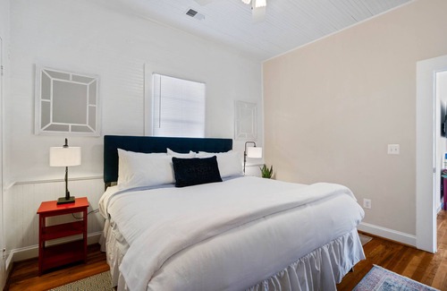 Leesburg House | Charming Schoolhouse Retreat