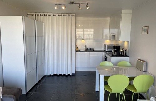 De Panne Apartment | Charming sea-view studio with indoor pool
