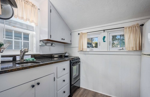 South Yarmouth Cottage | Charming Seaside Cottage Near Nantucket Sound