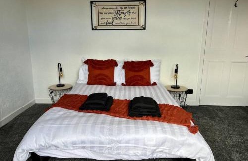 Broughty Ferry Apartment | Charming Seaside home Sleeps 4 with free parking