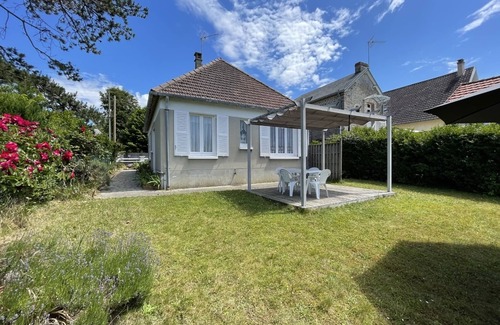 Jullouville House | Charming Seaside Home: 150m from Beach, Garden, Terrace, Close to Shops