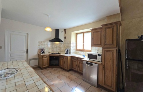 Borreze Cottage | Charming Secluded House with Wood Stove, Near Dordogne and Sarlat, Pet-Friendly