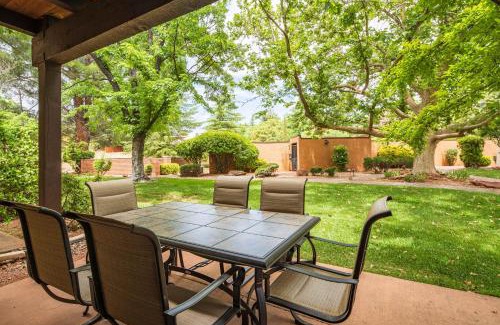 Oak Creek House | Charming Sedona Stay with Community Spa & Pool