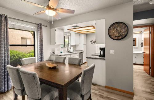 Oak Creek House | Charming Sedona Stay with Community Spa & Pool