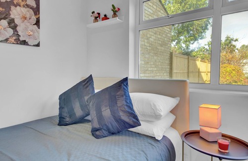 Hillingdon Apartment | Charming Serviced Studio West Drayton London UB7