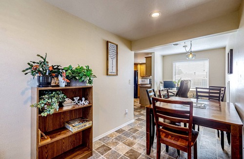 Oak Harbor House | Charming, single-level home with gas fireplace, patio, washer/dryer, & fast WiFi