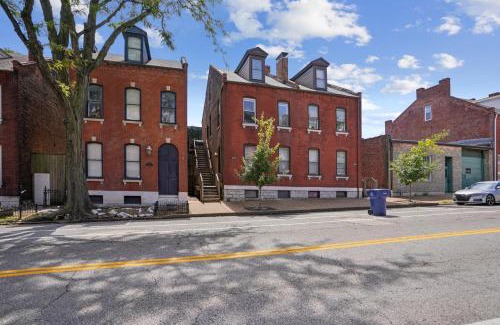 Soulard Apartment | Charming Soulard Retreat with Historic Character near Baseball Stadium apts