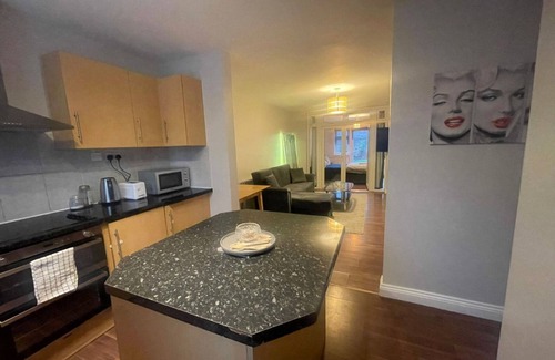 Perry Vale Apartment | Charming Spacious Double Room in a Flat Pleasant Greater London with WiFi