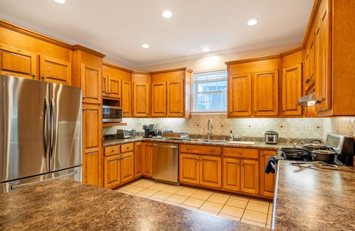 Greenville - Spartanburg House | Charming, spacious 1BD/1.5BA home ~ Furman steps away & Swamp Rabbit too!