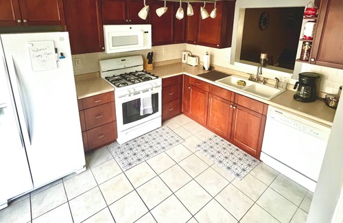 Smyrna House | Charming, spacious 2-BD townhome, near Truist Park