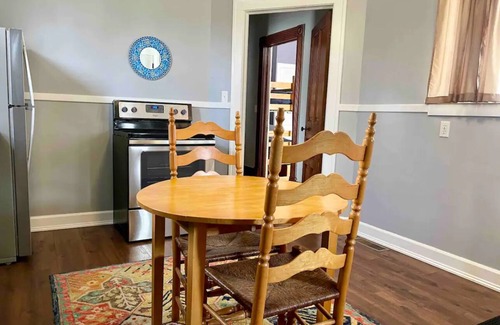 Sandusky Apartment | Charming & Spacious~ 4 Bedroom~ Downtown