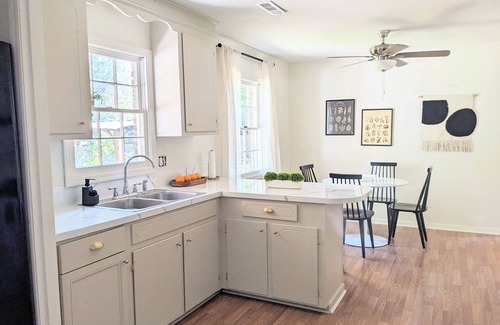Lincolnville House | Charming & Spacious 4 BR w/Private Backyard in lovely Summerville