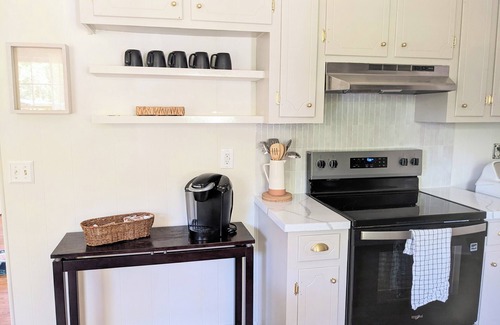 Lincolnville House | Charming & Spacious 4 BR w/Private Backyard in lovely Summerville