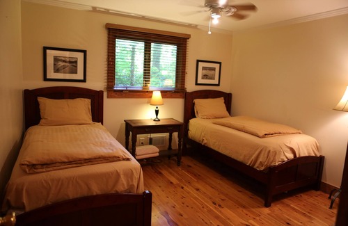 Marietta House | Charming Spacious Chalet Creek Side Corporate Renting in Marietta