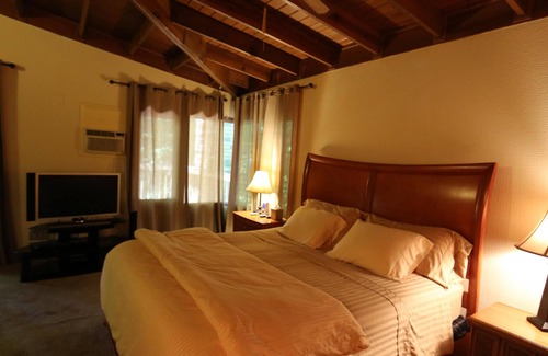 Marietta House | Charming Spacious Chalet Creek Side Corporate Renting in Marietta