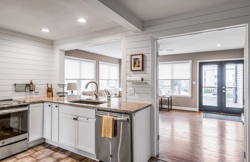 Berry Hill House | Charming Spacious Home - 10 mins to Downtown!