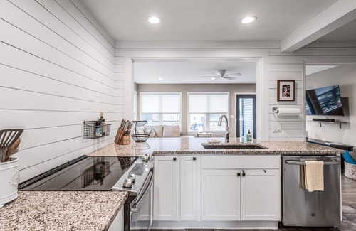 Berry Hill House | Charming Spacious Home - 10 mins to Downtown!