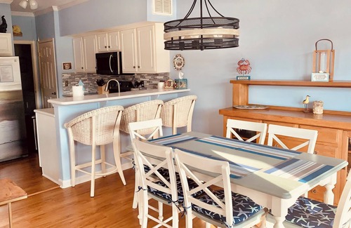 Lewes Condo | Charming spacious townhouse, close to beaches, shopping & restaurants!