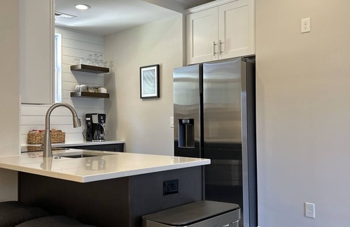 Huntersville Apartment | Charming, Spacious, Quiet 1-bd apartment near Downtown Huntersville, 1000 sq ft