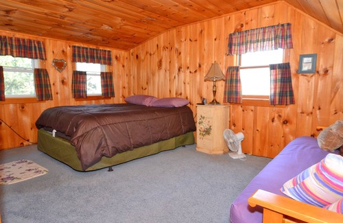 Eidelweiss Village House | Charming Standalone Home, Close to Sandy Beach w 2 Kayaks