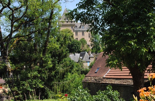 Montfort House | Charming stone cottage, fully restored