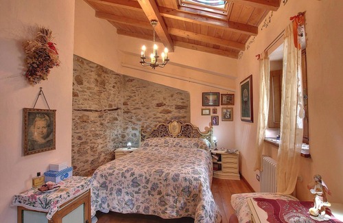 Stazzema House | Charming stone house in pretty, quiet surroundings.