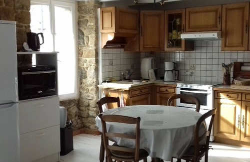 Belz House | Charming Stone House in Belz - 300m to Saint-Cado Port, Near Coastal Paths, WiFi, BBQ
