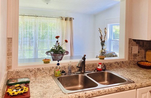 Elizabethton Other | Charming Stoney Creek Country Farm House in the heart of Stoney Creek
