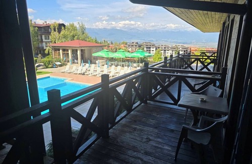 Shiligarnika Apartment | Charming studio apartment nestled within the Green Life Ski Resort.n